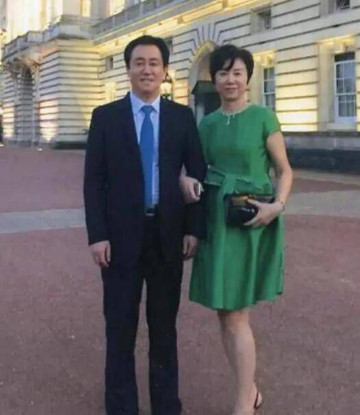 美女扒开尿口图片